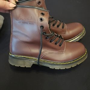 Dr martens size 9 women's brown original boot